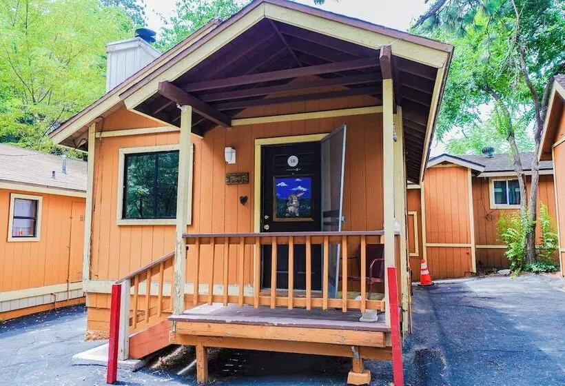 ホテル Sleepy Hollow Cabins And