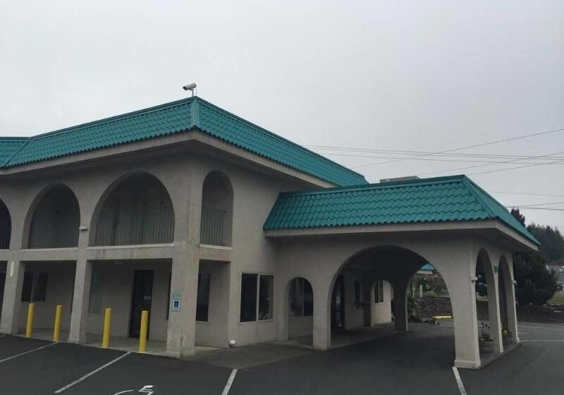 בית מלון כפרי Timberland Inn & Suites