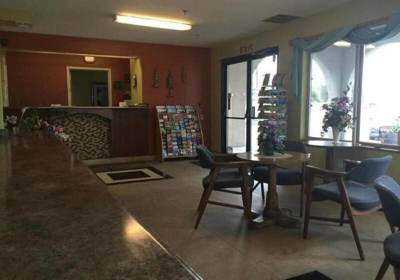 בית מלון כפרי Timberland Inn & Suites