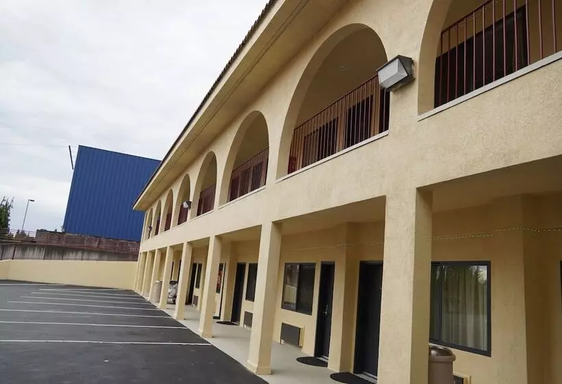 Отель Timberland Inn & Suites