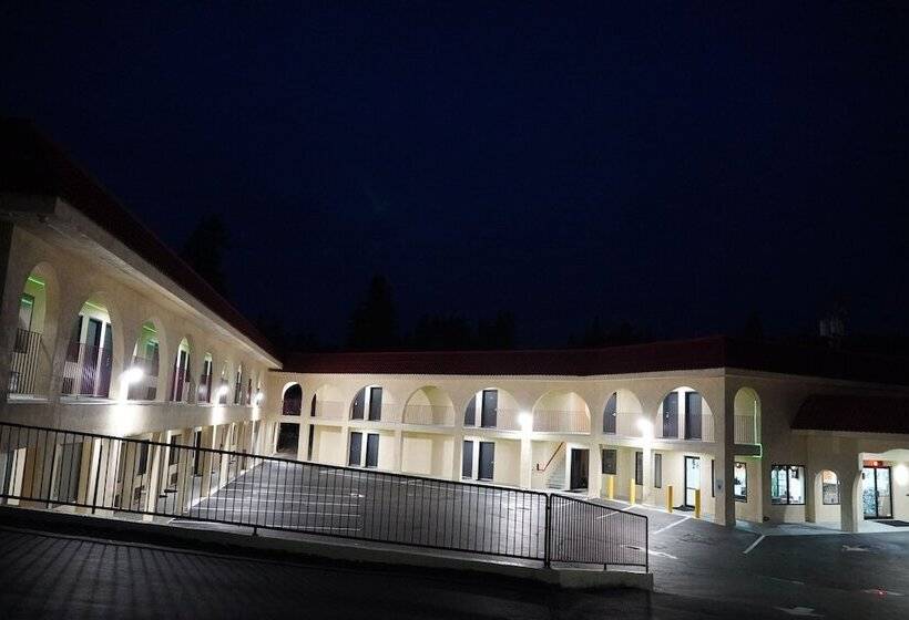 בית מלון כפרי Timberland Inn & Suites