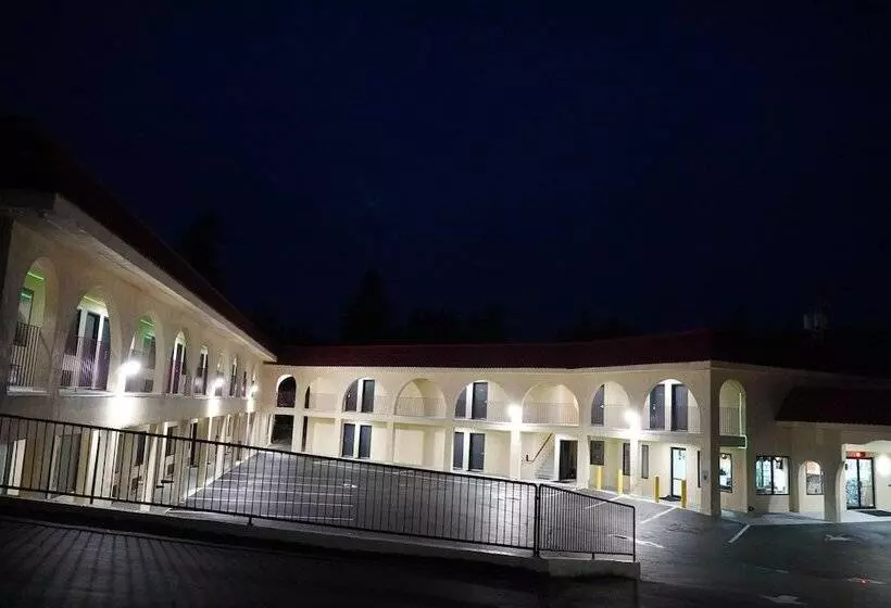 Отель Timberland Inn & Suites