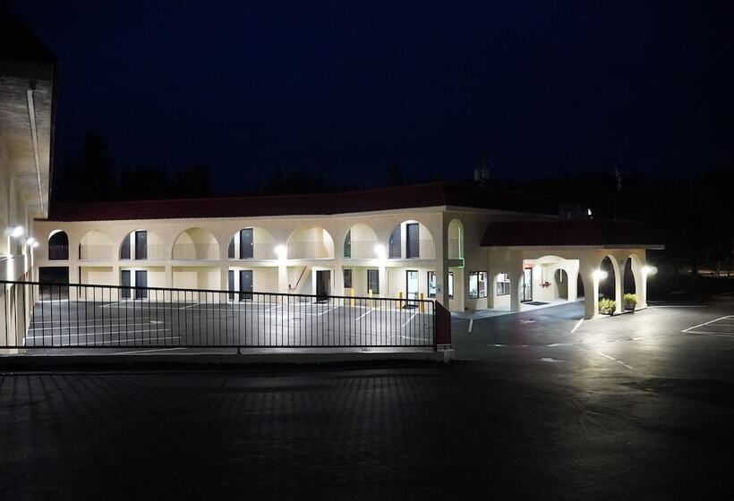 בית מלון כפרי Timberland Inn & Suites