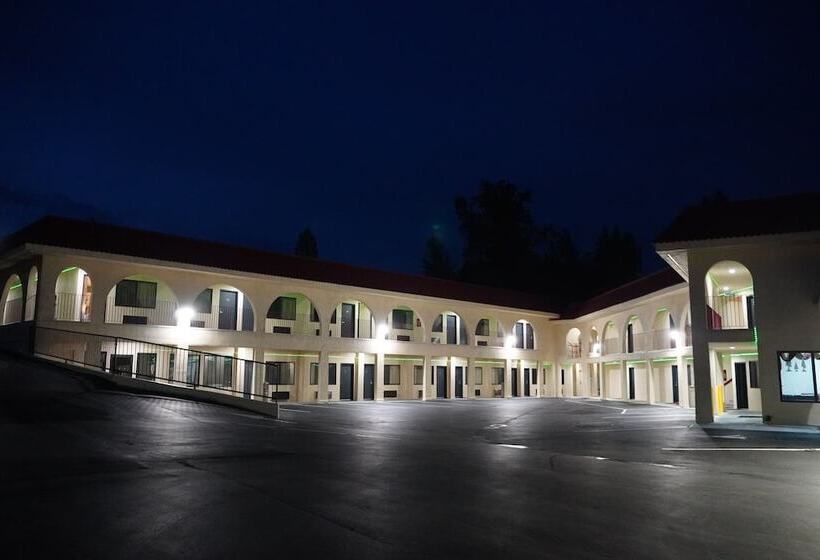 בית מלון כפרי Timberland Inn & Suites