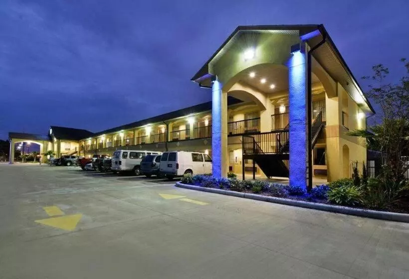 Отель Americas Best Value Inn & Suites Lake Charles At I 210 Exit 11