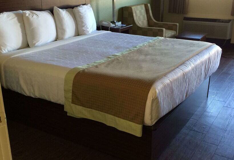 Отель Americas Best Value Inn Winona