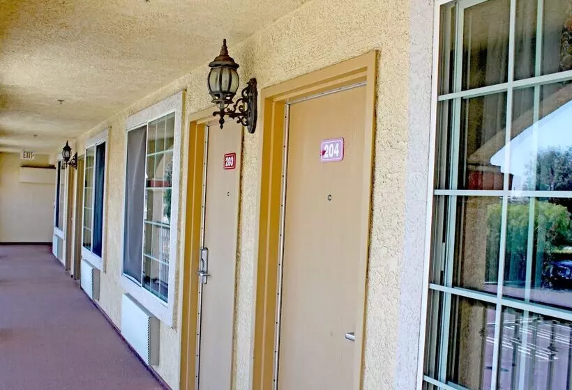 Otel Crystal Inn Suites & Spas