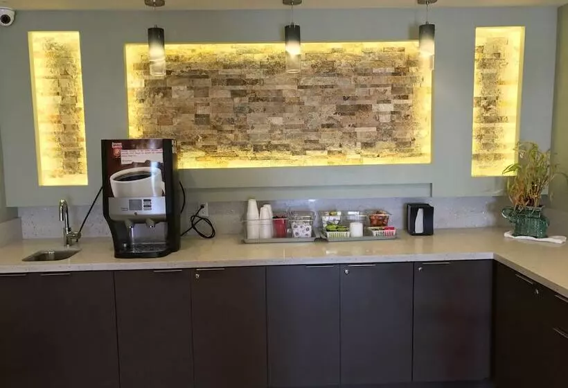 Otel Crystal Inn Suites & Spas