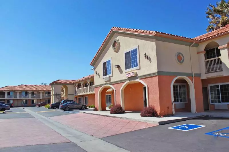 Otel Crystal Inn Suites & Spas