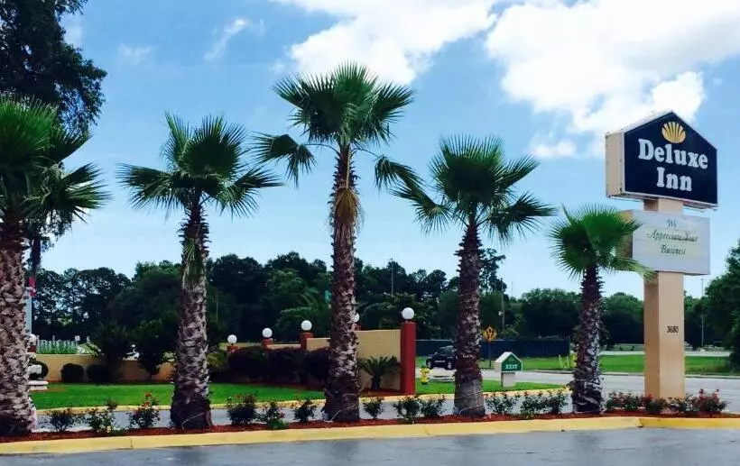 ホテル Deluxe Inn   Savannah