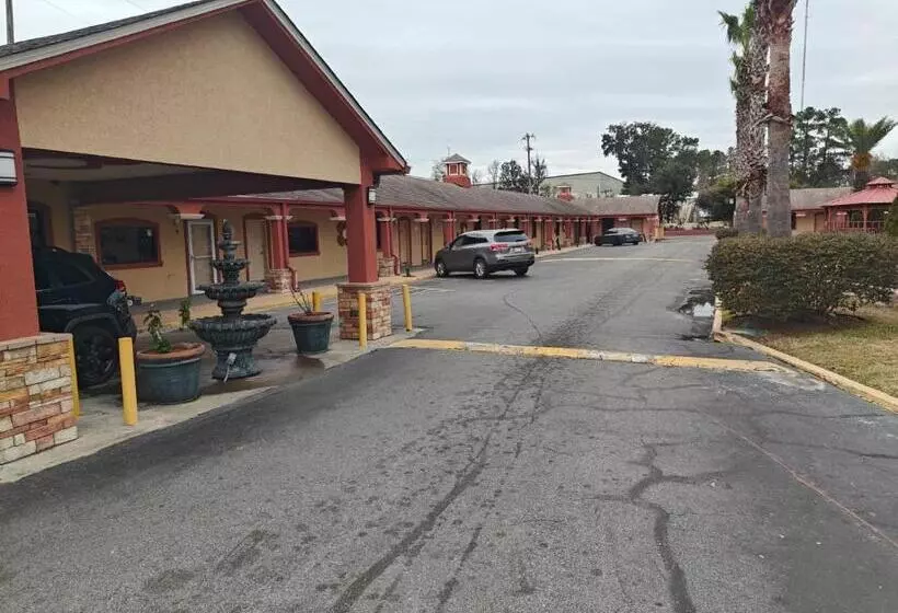 ホテル Deluxe Inn   Savannah