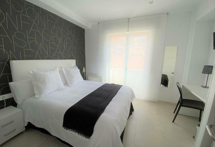 酒店 Hostal Somnis