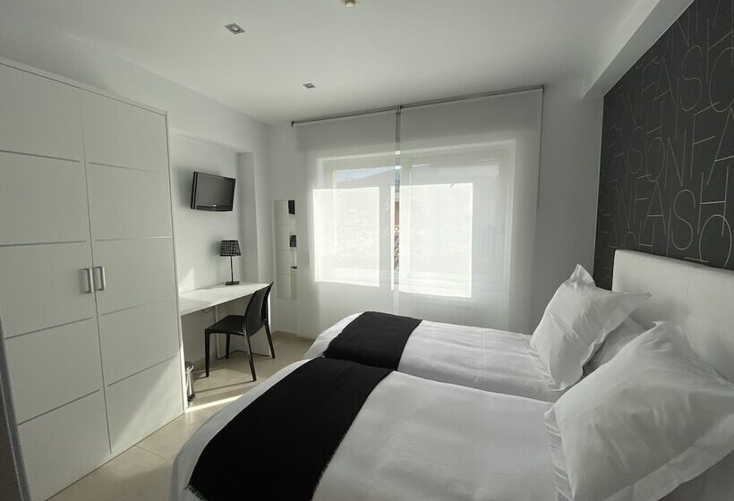 Отель Hostal Somnis