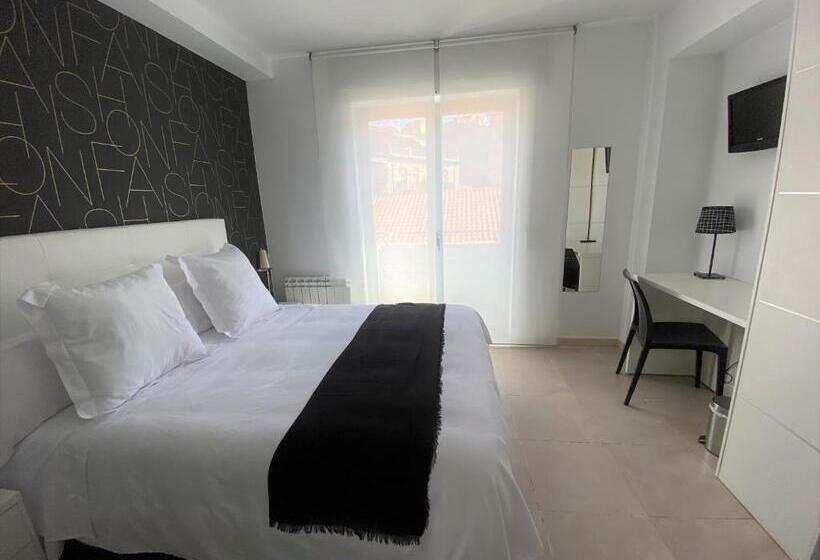 酒店 Hostal Somnis