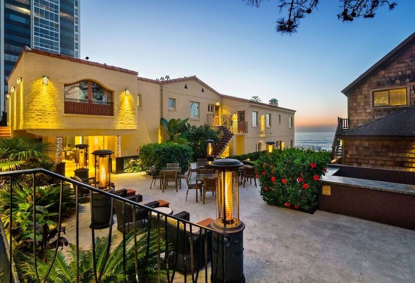 בית מלון כפרי Pantai Inn