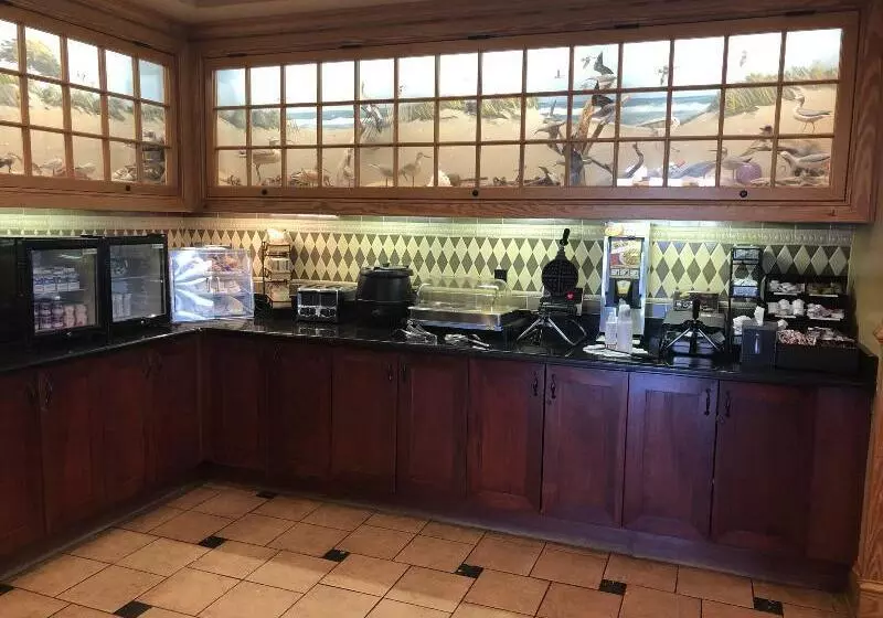 Отель Shutters On The Banks