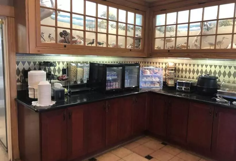 Отель Shutters On The Banks