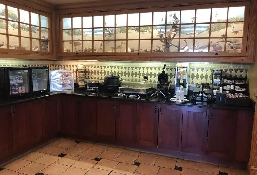 Отель Shutters On The Banks