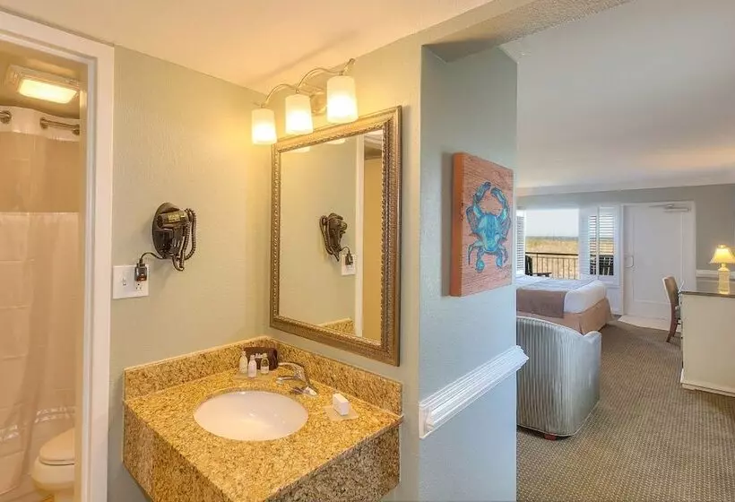 Отель Shutters On The Banks