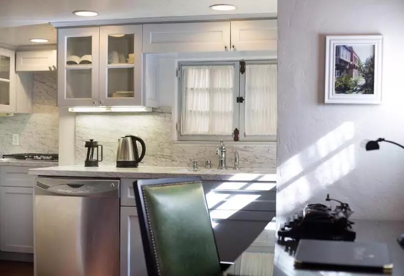 호텔 The Charlie West Hollywood