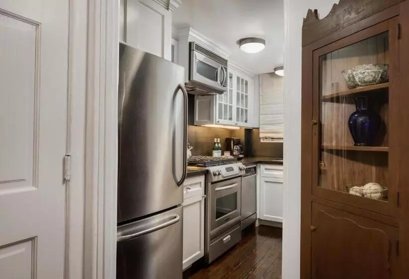 호텔 The Charlie West Hollywood