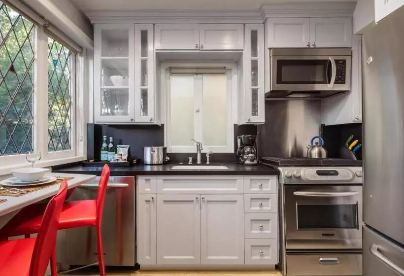 호텔 The Charlie West Hollywood