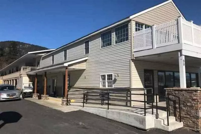 מוטל Howard Johnson By Wyndham Lake George