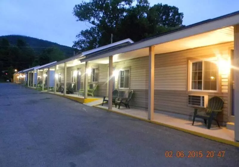 מוטל Howard Johnson By Wyndham Lake George