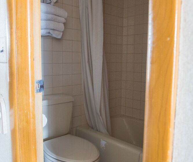 מוטל Windjammer Motor Inn