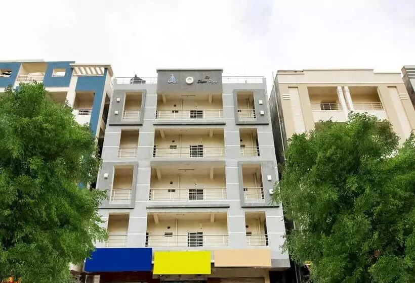ホテル Flagship Banyan Tree Near Alwan Colony