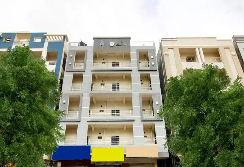 ホテル Flagship Banyan Tree Near Alwan Colony