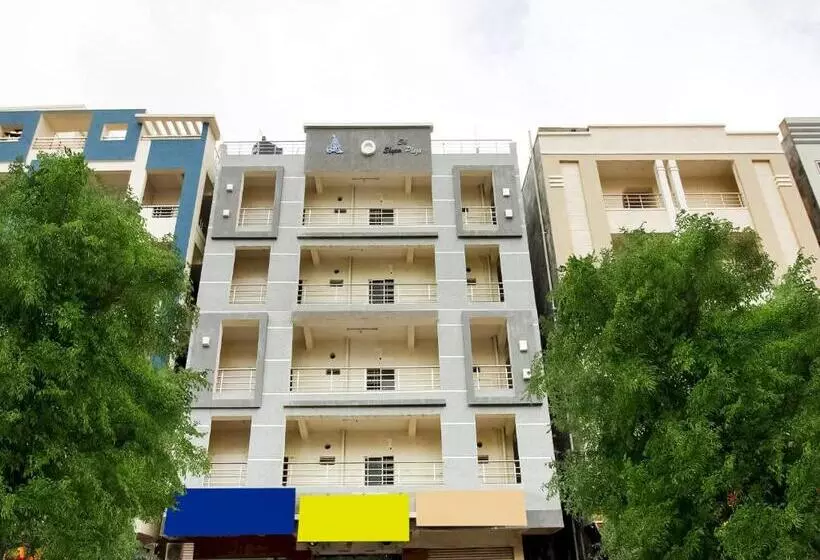 ホテル Flagship Banyan Tree Near Alwan Colony