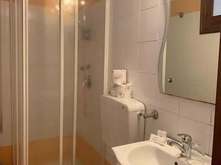 Hotelli Pippo A Vernazza Rooms