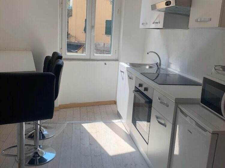 Отель Pippo A Vernazza Rooms