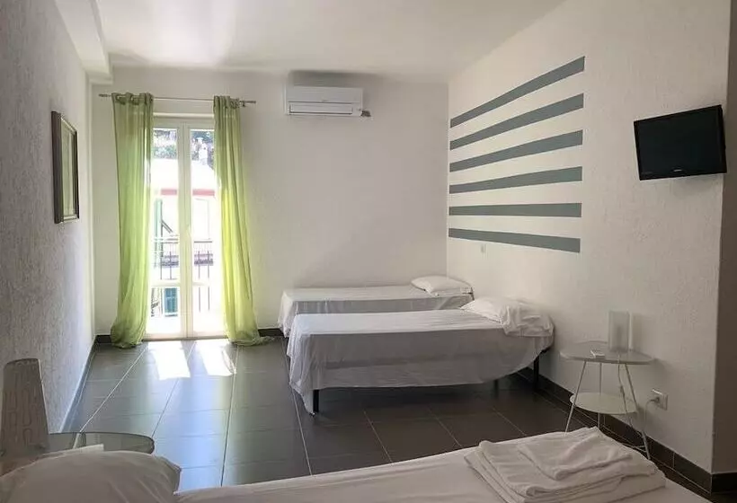 Hotelli Pippo A Vernazza Rooms