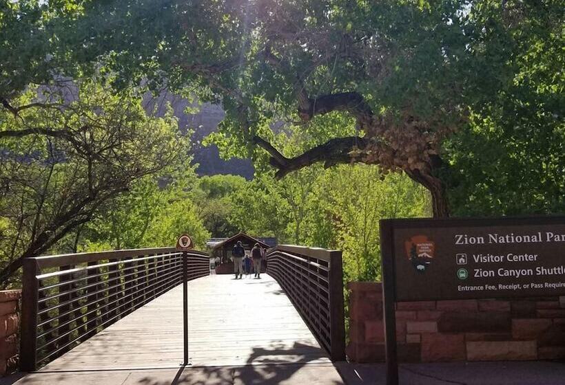 Cable Mountain Lodge