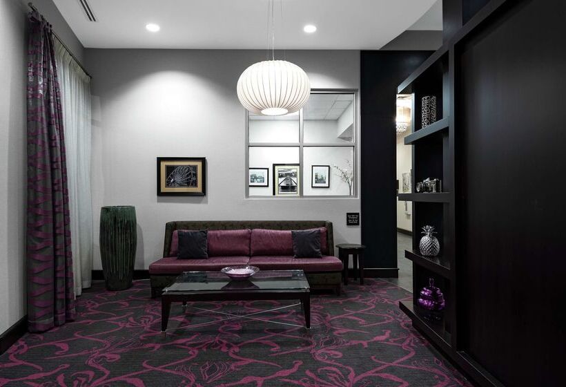 Hampton Inn & Suites Raleigh Downtown