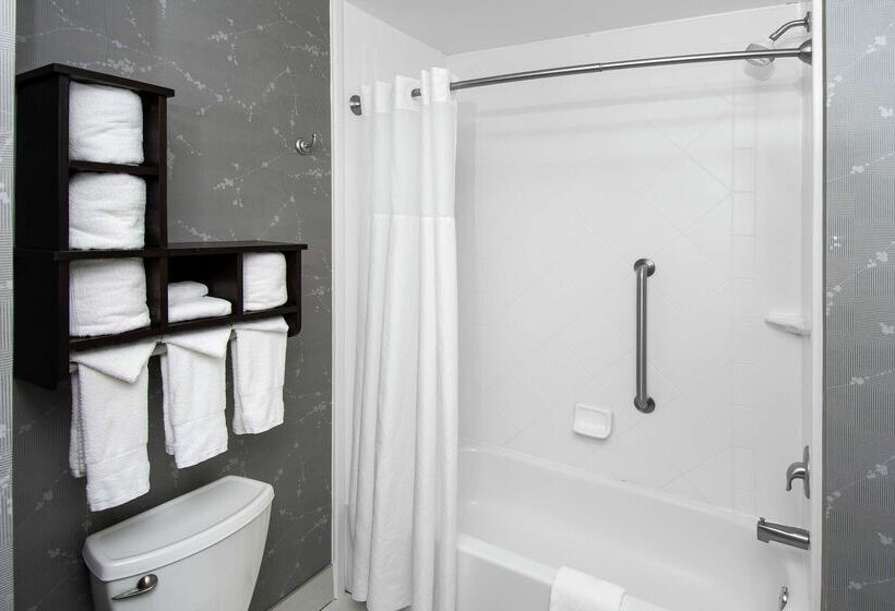 Hampton Inn & Suites Raleigh Downtown