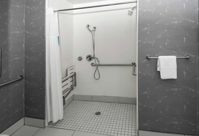 Hampton Inn & Suites Raleigh Downtown