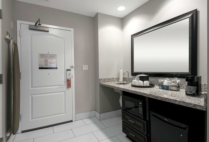 Hampton Inn & Suites Raleigh Downtown