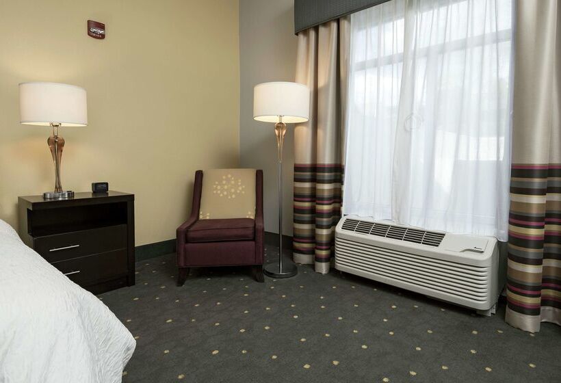 Hampton Inn & Suites Raleigh Downtown