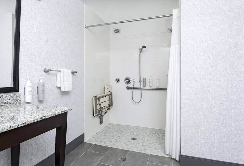 Hampton Inn & Suites Raleigh Downtown