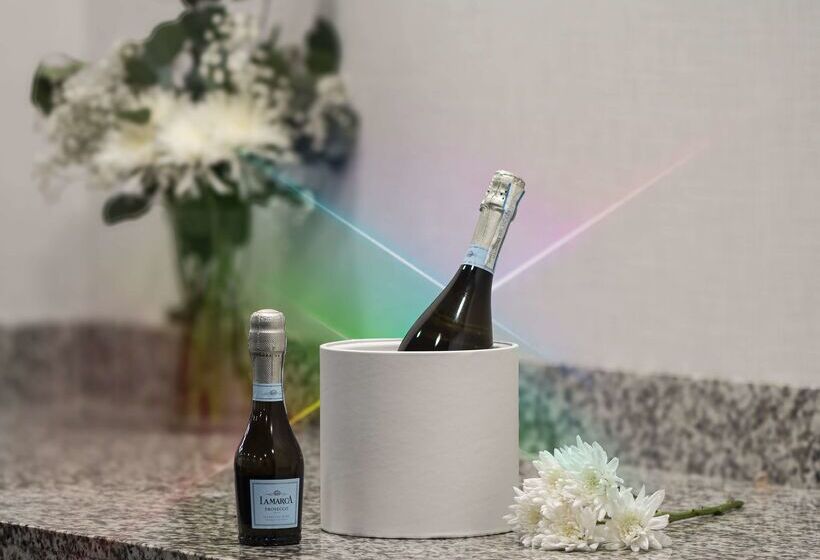 Hampton Inn & Suites Raleigh Downtown