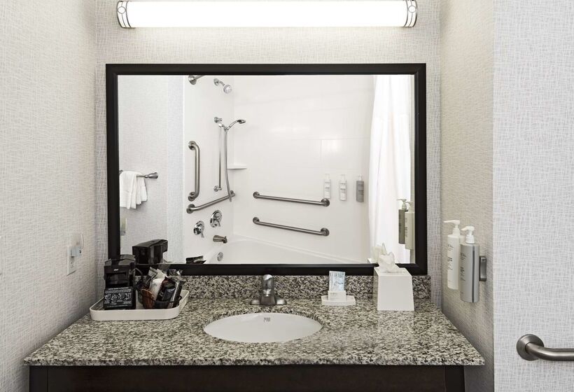 Hampton Inn & Suites Raleigh Downtown