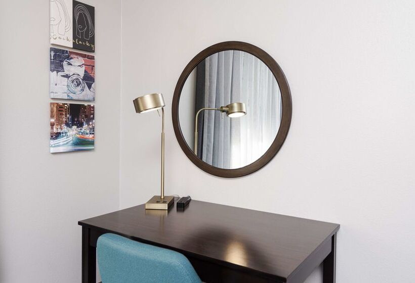 Hampton Inn & Suites Raleigh Downtown