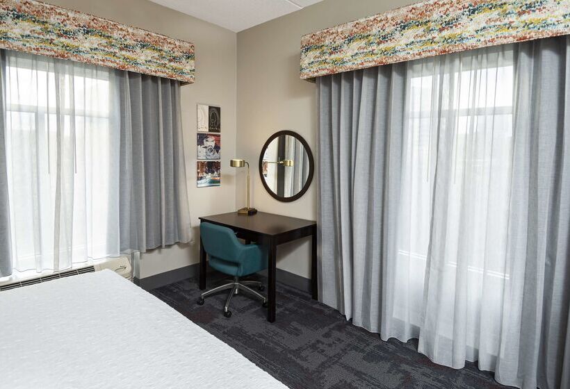 Hampton Inn & Suites Raleigh Downtown