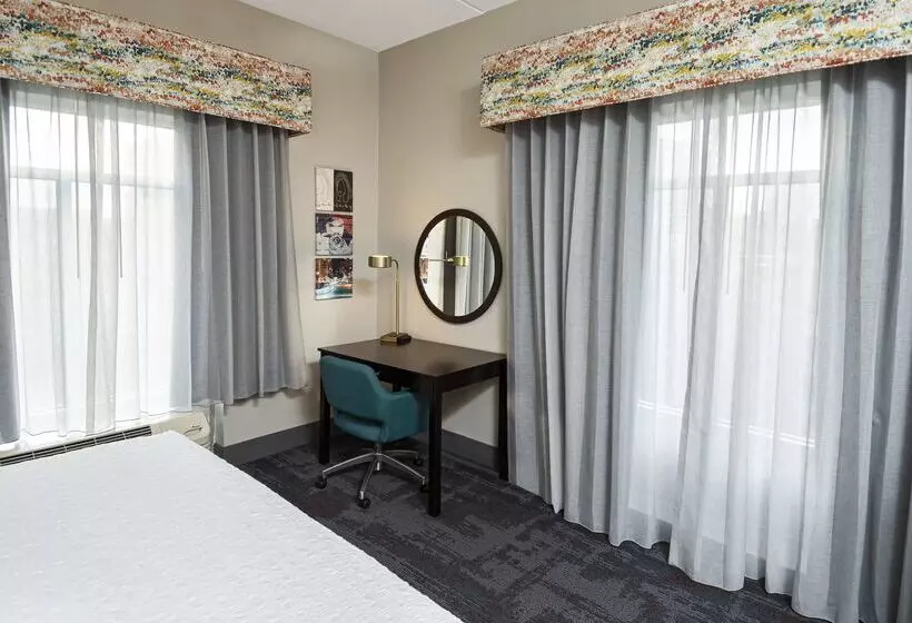 Hampton Inn & Suites Raleigh Downtown