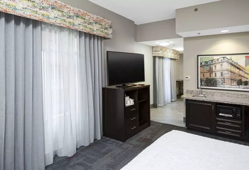 Hampton Inn & Suites Raleigh Downtown