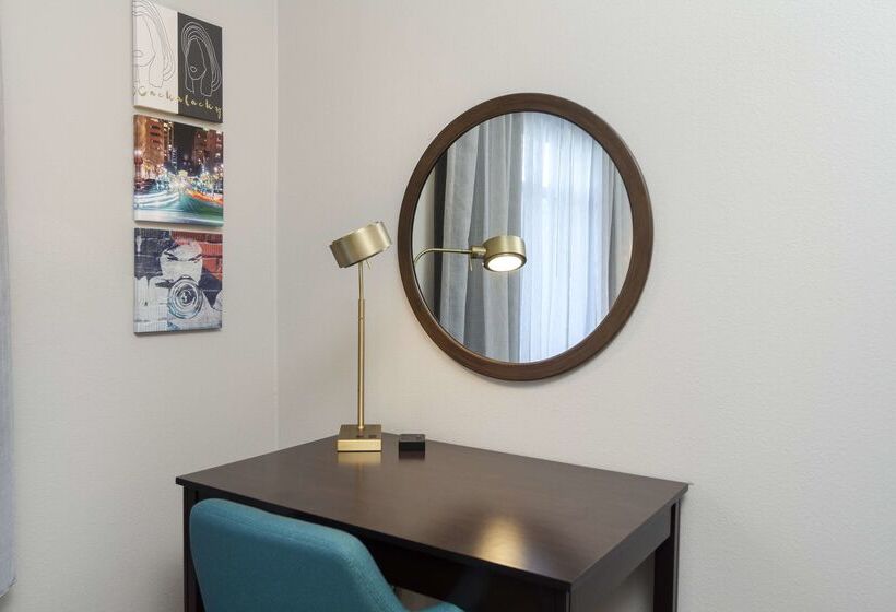 Hampton Inn & Suites Raleigh Downtown