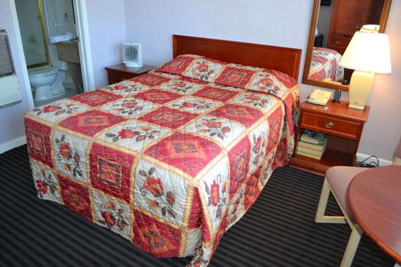 فندق Alpha Inn & Suites